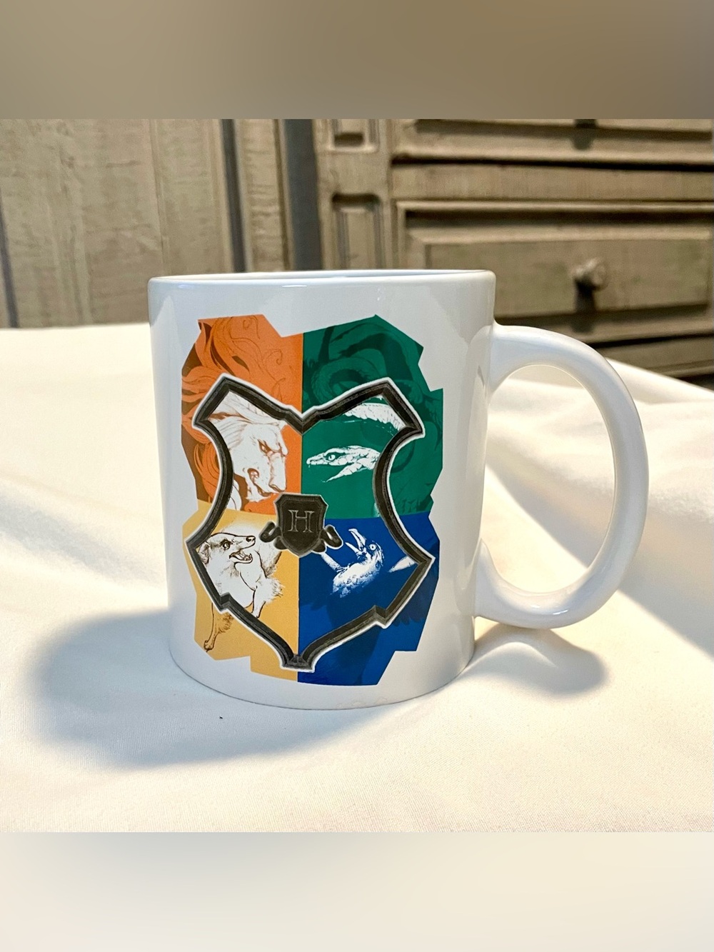 *NWOT* HARRY POTTER~HOGWARTS HOUSE CRESTS~Mug/Cup - White - 20 oz - Zak Designs